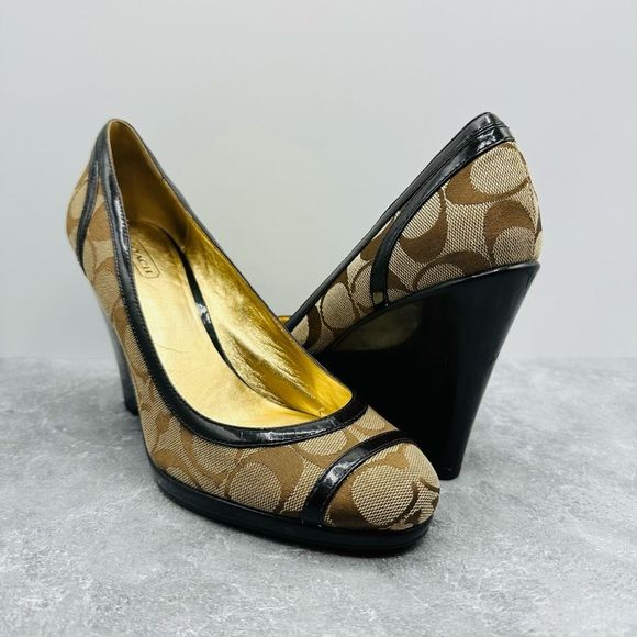 Coach Kerryann Signature C Beige Canvas Wedge Heels Size 8B EUC MSRP $149 - Picture 1 of 13